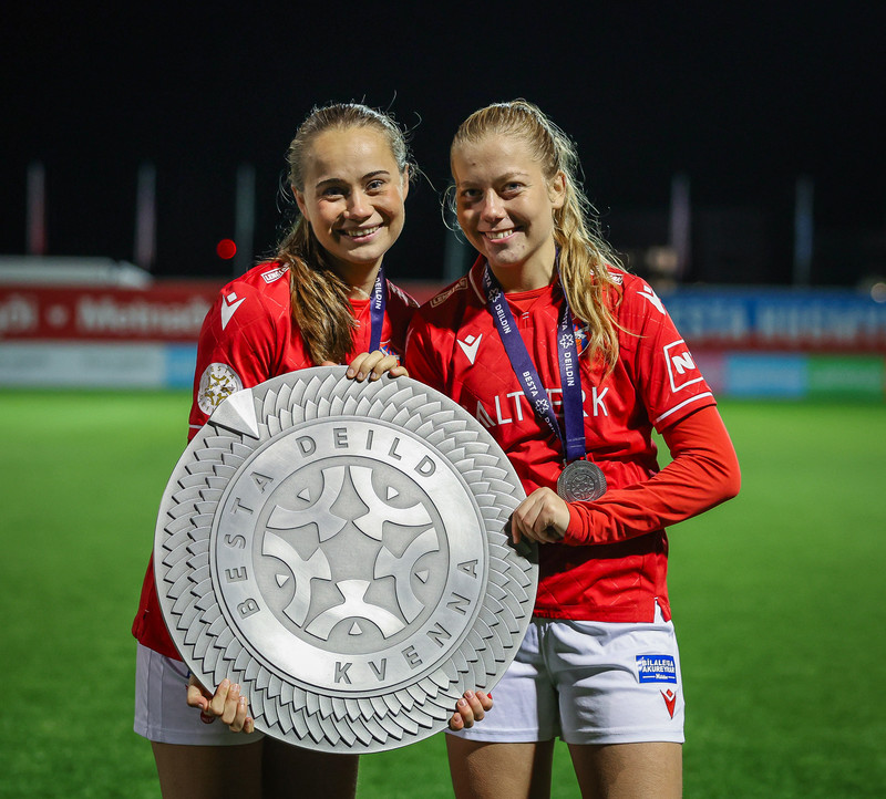 Myndaveisla: Valur hampaði skildinum í Bestu-deildinni