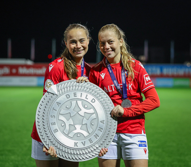 Myndaveisla: Valur hampaði skildinum í Bestu-deildinni