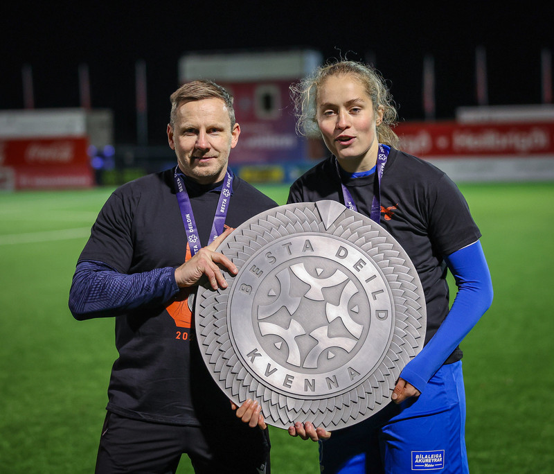 Myndaveisla: Valur hampaði skildinum í Bestu-deildinni