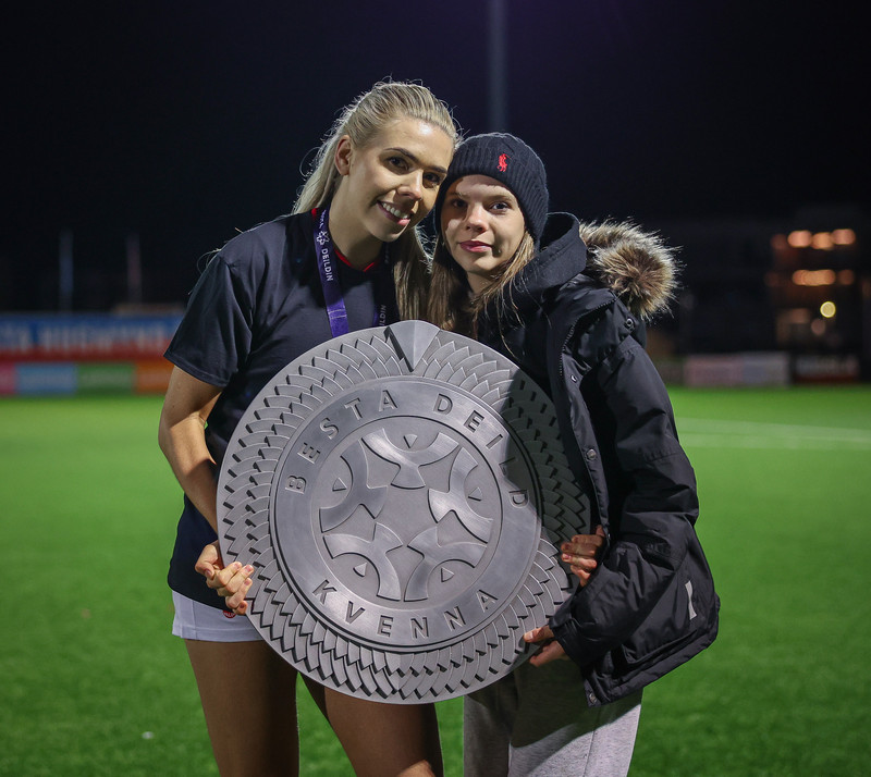 Myndaveisla: Valur hampaði skildinum í Bestu-deildinni