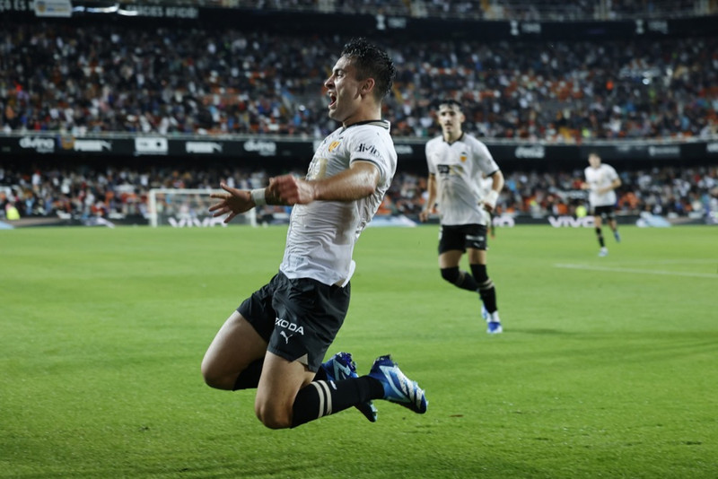Spánn: Valencia vann í Sevilla