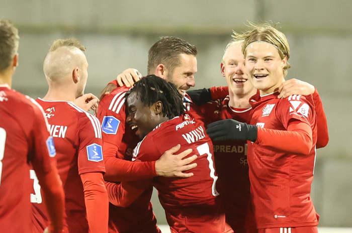Lyngby fagnar marki.
