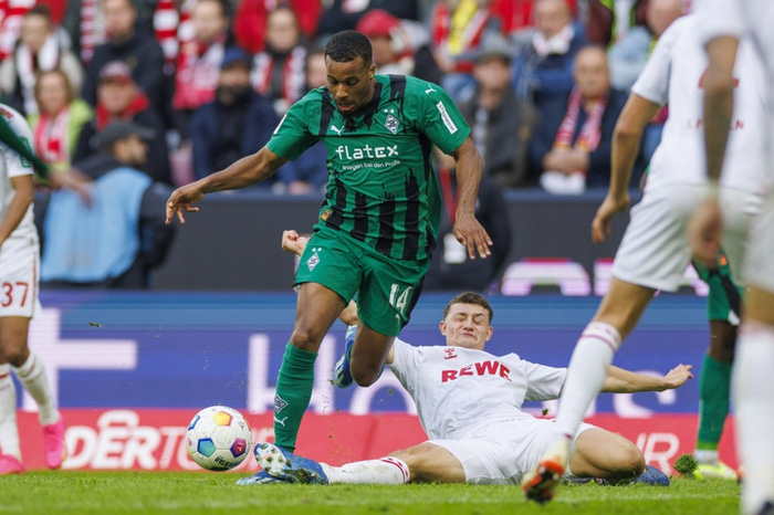 Alassane Plea skoraði þrennu fyrir Gladbach