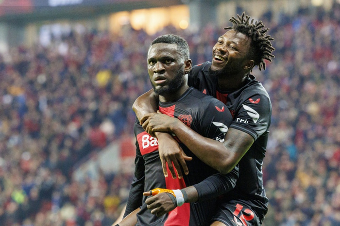 Victor Boniface kom Leverkusen yfir gegn Augsburg