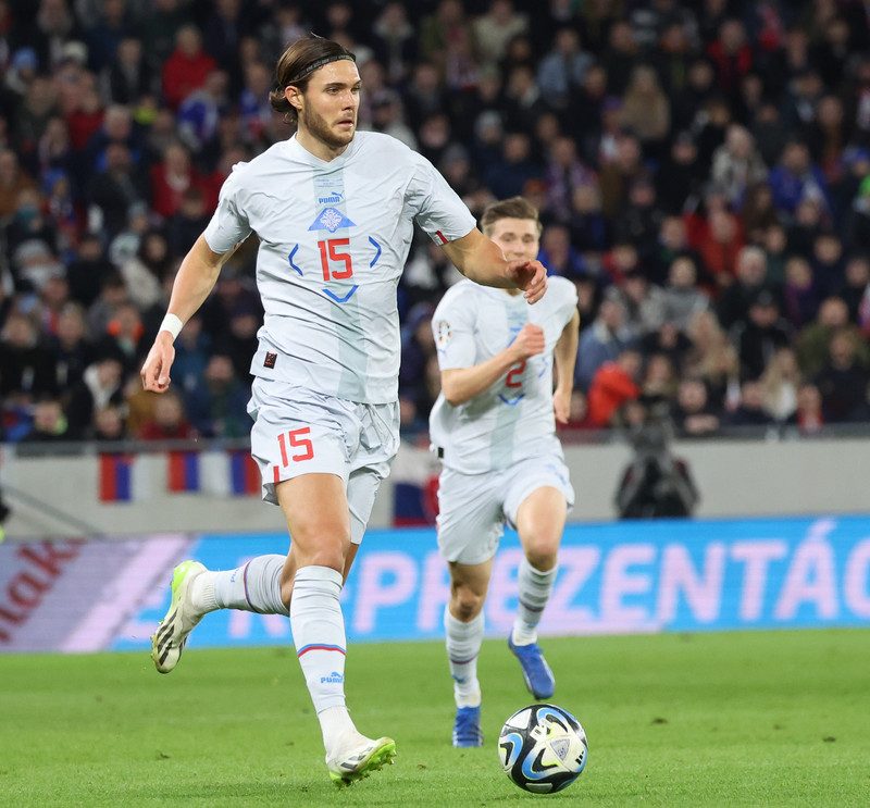 Willum er 25 ára landsliðsmaður sem kemur til Birmingham eftir tvö tímabil í Hollandi.
