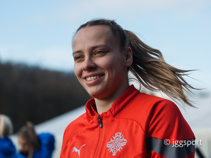 Guðný valdi náttúrulegan hárlit í þetta sinn.