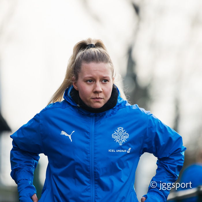 Selma Sól á æfingu Íslands í Cardiff í morgun.