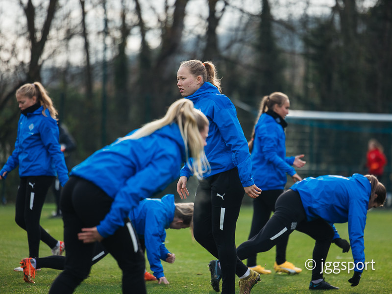 Myndaveisla: Önnur æfing Íslands í Cardiff