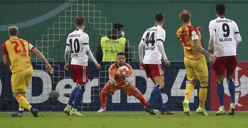 Sjáðu vandræðalegt sjálfsmark í toppslag í Þýskalandi