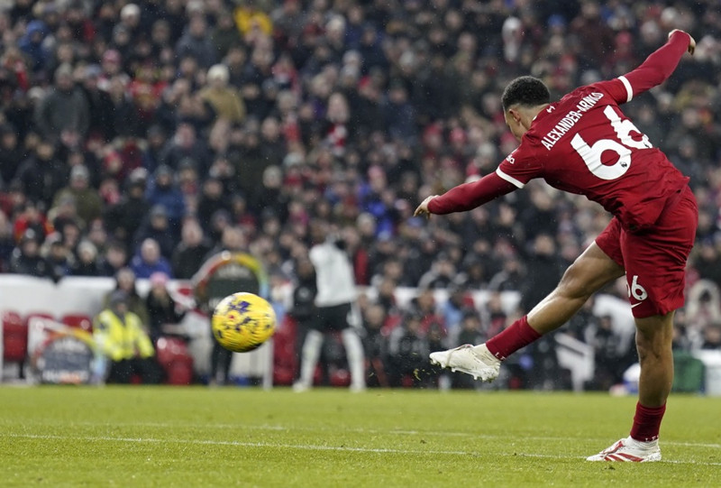 Trent skorar sigurmark Liverpool. Þvílíkur leikur.