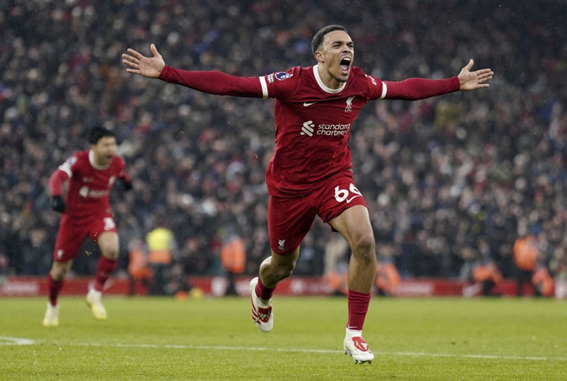 <b>Varnarmaður: Trent Alexander-Arnold (Liverpool)</b> - Fann sig ekki á EM en leið mjög vel í bakverðinum hjá Liverpool sem vann 2-0 sigur gegn Ipswich. Frábær sending í aðdraganda fyrra marksins.