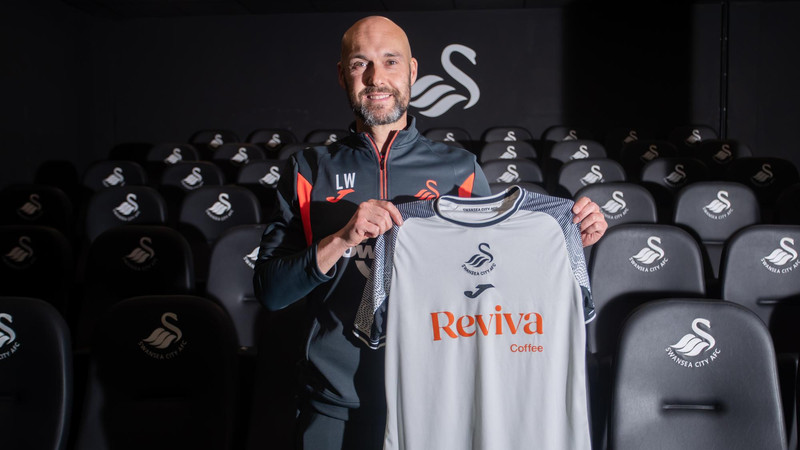Williams er 43 ára gamall og stýrði Swindon Town og Notts County áður en hann tók við Swansea.