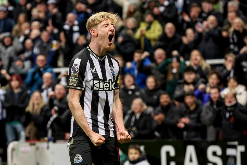 <b>Sóknarmaður: Anthony Gordon (Newcastle)</b> - Geggjuð fyrirgjöf í stoðsendingu hans á Alexander Isak í sigurmarkinu gegn Arsenal.