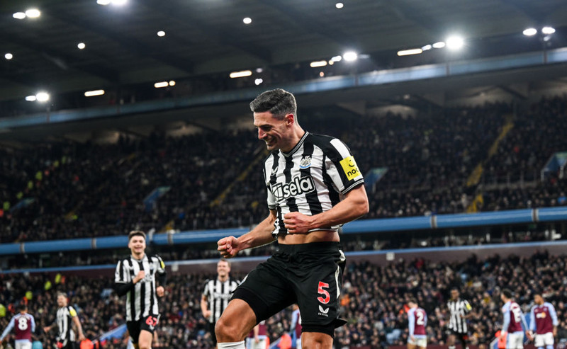 <b>Varnarmaður: Fabian Schär (Newcastle)</b> - Skoraði í 4-0 sigrinum gegn Tottenham og sýndi fyrirmyndar baráttuhug.