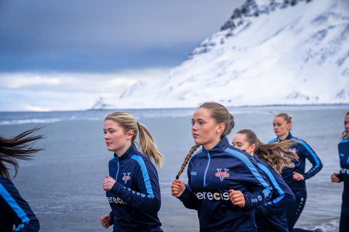 Vestri teflir fram kvennaliði í sumar.