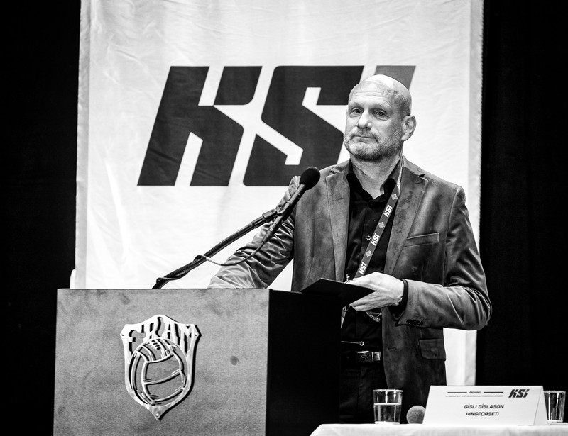 Kjörinn formaður fyrir rétt rúmlega mánuði síðan.