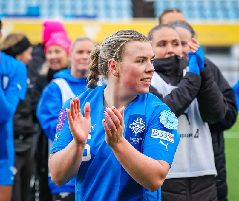 Ingibjörg Sigurðardóttir með merkið eftir leik í gær.