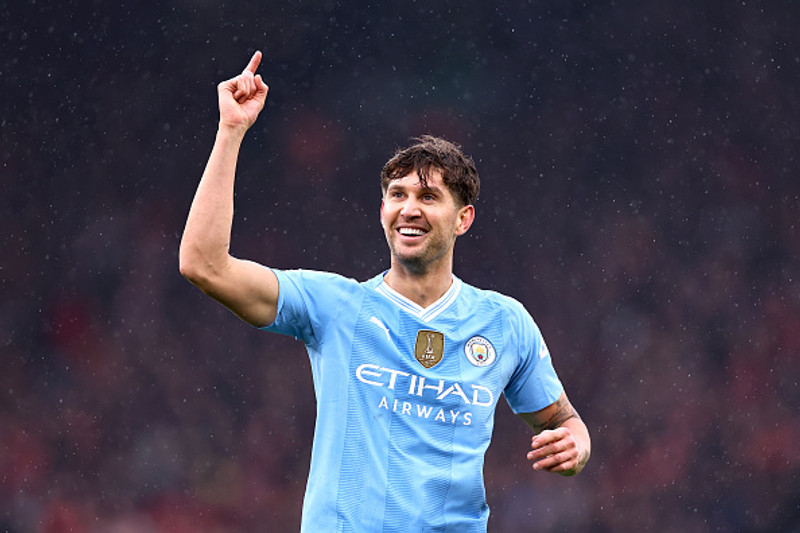 <b>Miðjumaður: John Stones (Manchester City)</b> - Skoraði gegn Liverpool. Var besti maður Man City í leiknum og finnur sig betur á miðsvæðinu með hverjum leiknum.