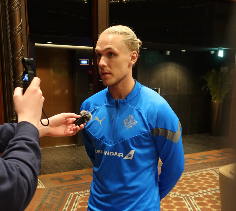 Arnór ræddi við íslenska fjölmiðla á hóteli landsliðsins.