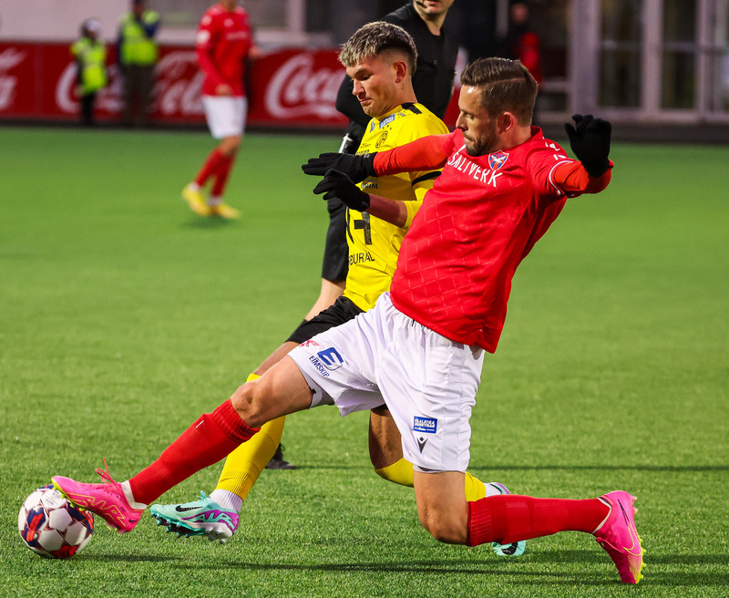 Gylfi Þór Sigurðsson í leiknum í kvöld.
