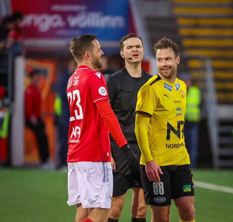 Myndaveisla: ÍA vann fyrsta leik Gylfa með Val