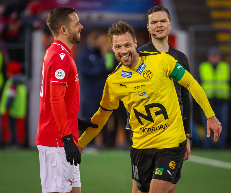 Myndaveisla: ÍA vann fyrsta leik Gylfa með Val