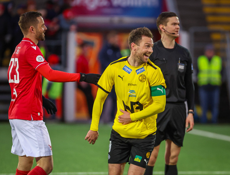 Myndaveisla: ÍA vann fyrsta leik Gylfa með Val
