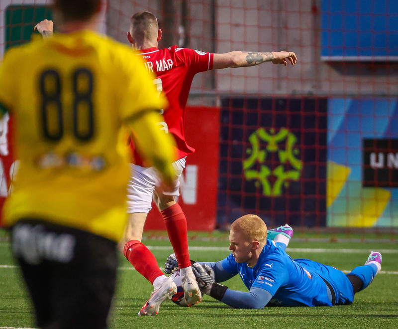 Myndaveisla: ÍA vann fyrsta leik Gylfa með Val