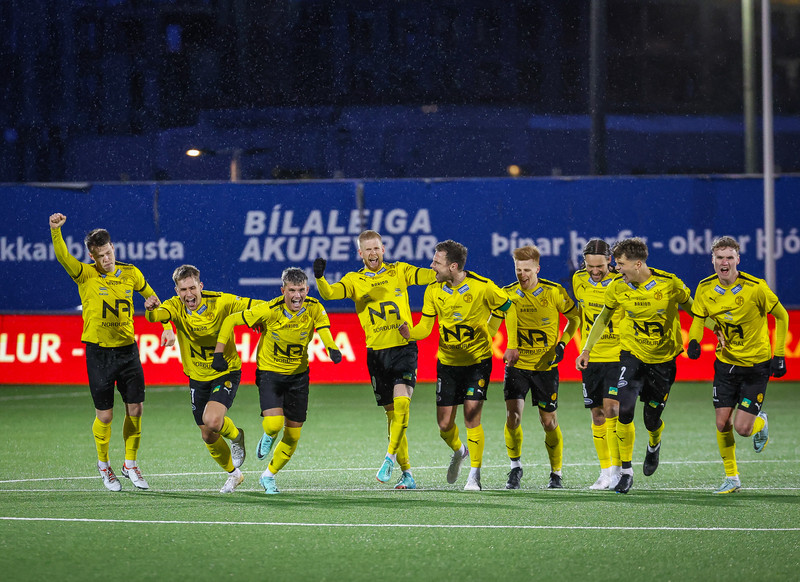 Myndaveisla: ÍA vann fyrsta leik Gylfa með Val