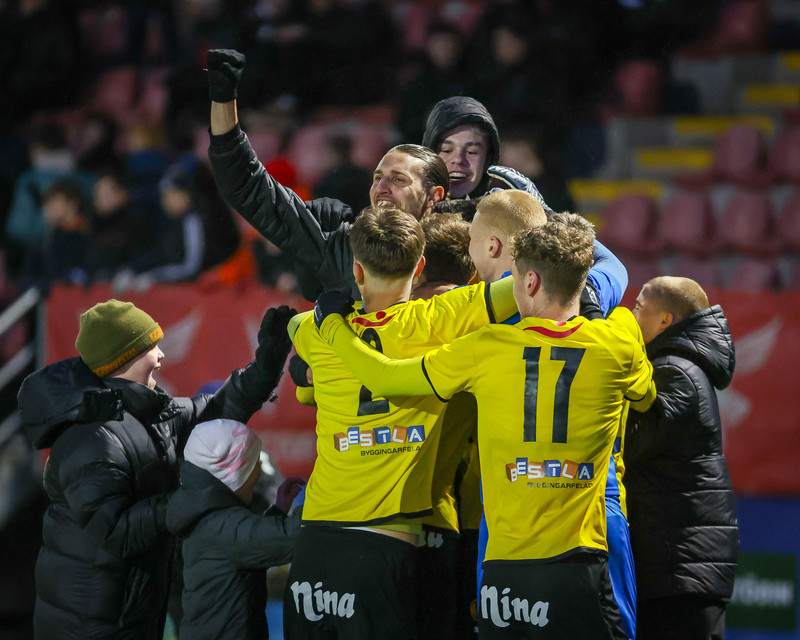Myndaveisla: ÍA vann fyrsta leik Gylfa með Val