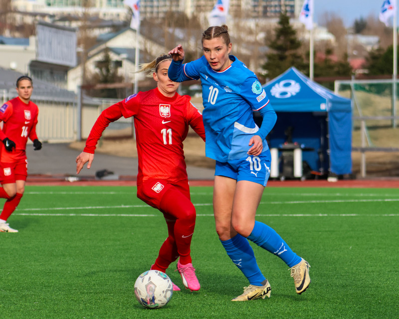 Karólína Lea Vilhjálmsdóttir í leiknum í kvöld