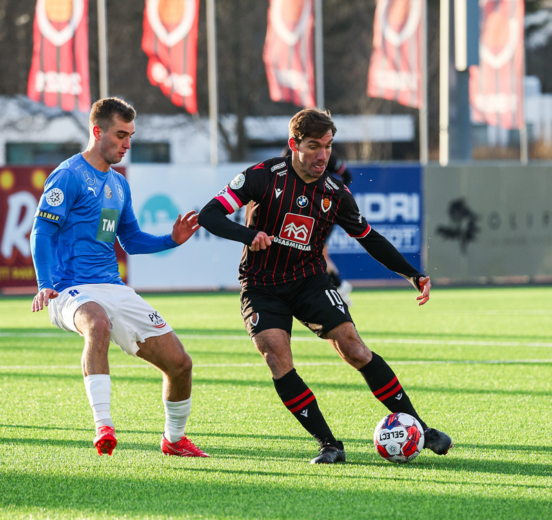 Pablo Punyed stoppaði för Örvars í fyri hálfleik með því að stíga fyrir hann.