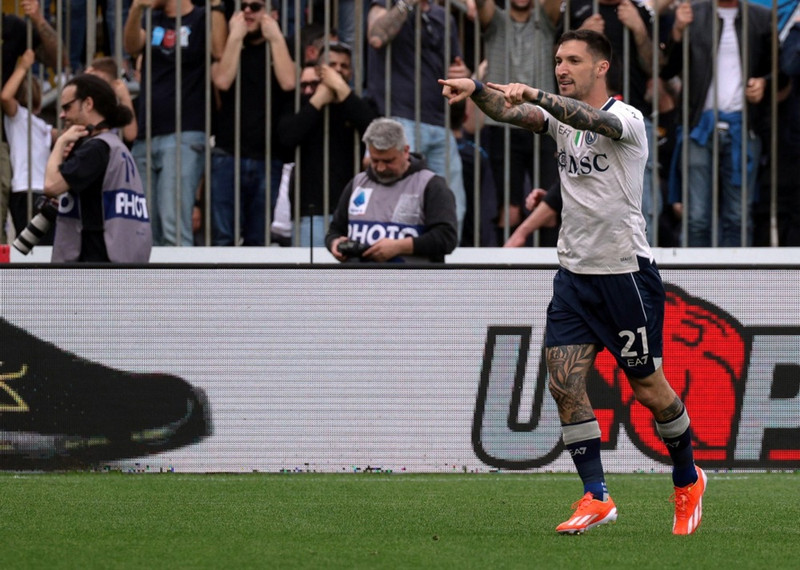 Matteo Politano hjálpaði Napoli að komast á toppinn