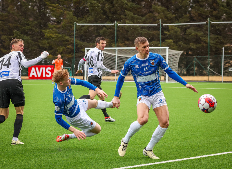 Blóðugur eftir samstuð við liðsfélaga