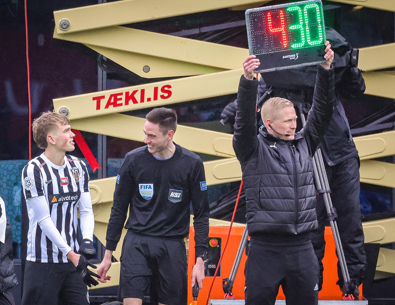 Legghlífar Rúriks voru svo litlar að þær bara sáust ekki