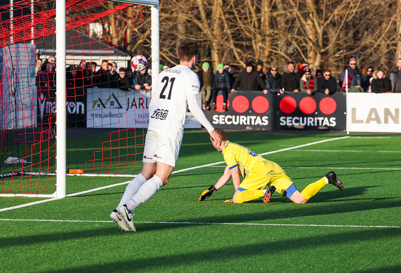 Uppselt á stórleikinn - Víkingar 2-1 yfir í hálfleik