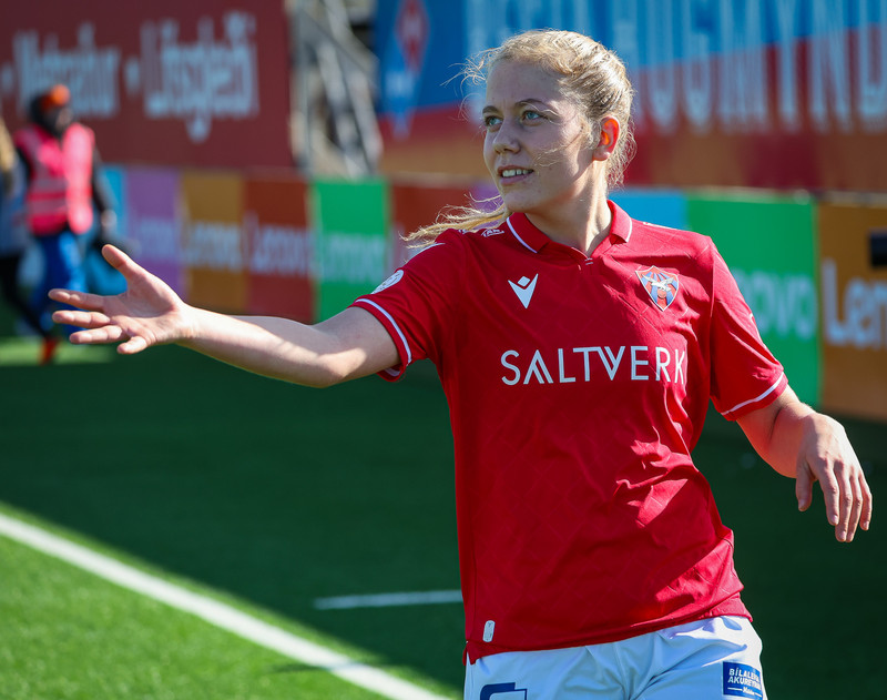 Skorar þá tvö og leggur upp önnur tvö.