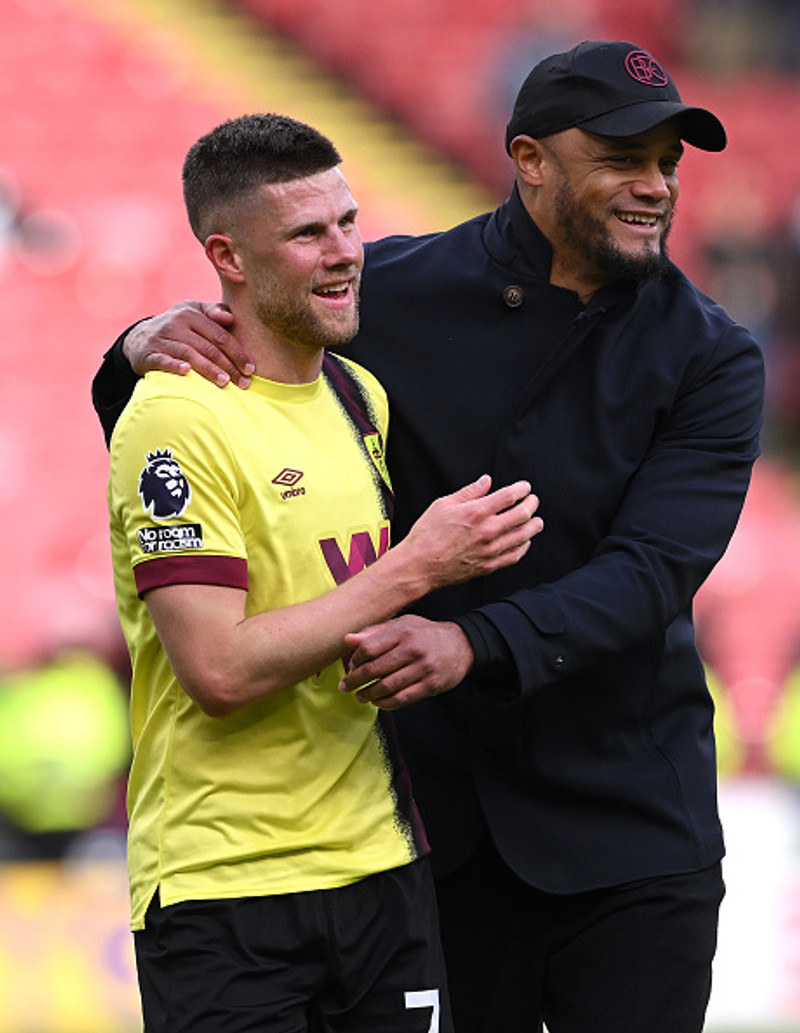Myndband: Vincent Kompany lét Jóa Berg heyra það
