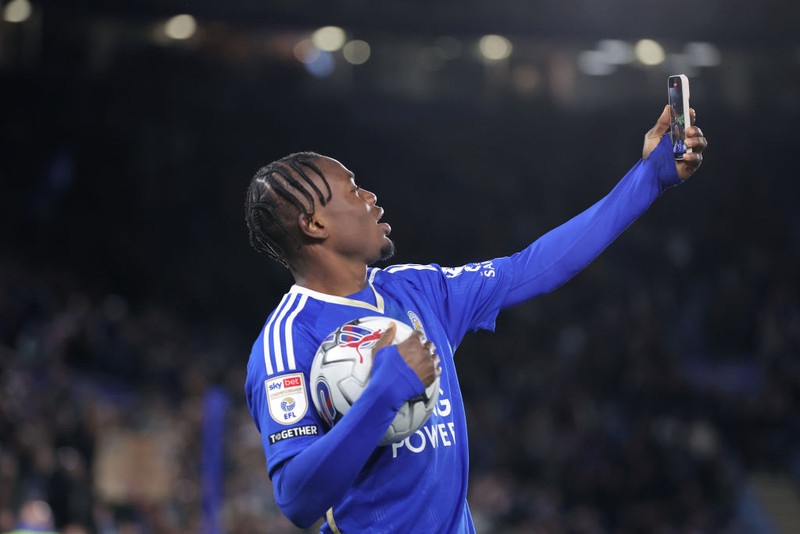 Leicester keypti Fatawu frá Sporting.