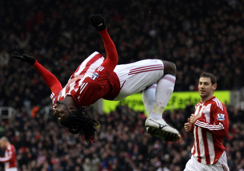 Kenwyne Jones fagnar marki með Stoke.