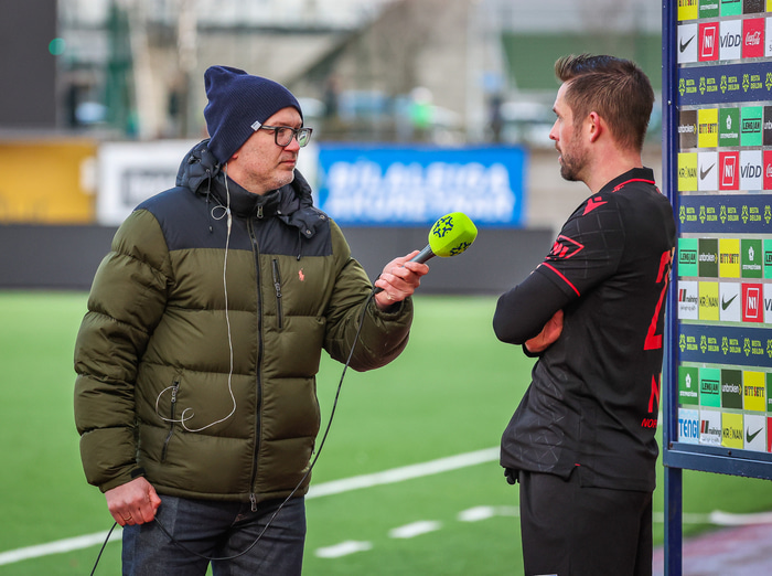 Gunnlaugur Jónsson ræðir við Gylfa Þór Sigurðsson.