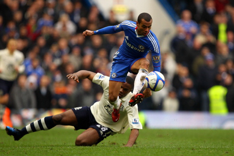 2) Ashley Cole (Arsenal til Chelsea) - Sagðist ekki ætla að spila fyrir annað enskt félag en Arsenal. Jose Mourinho fékk hann þó til að skipta um skoðun.
