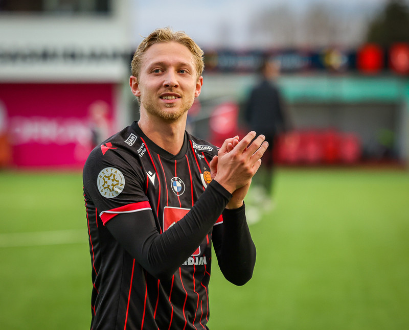 Helgi skoraði sigurmark Víkings gegn ÍA, skoraði úr vítaspyrnu.