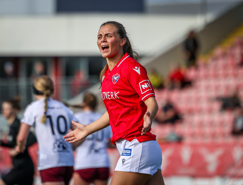 Nadía Atla skoraði bæði mörk Vals