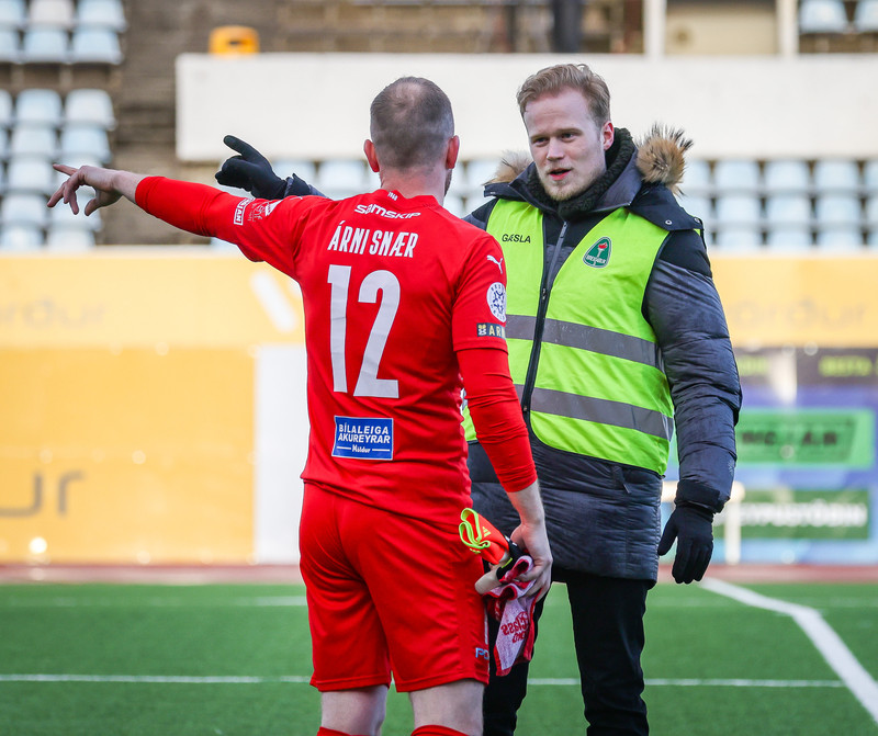Árni Snær kvartaði undan boltastrákunum og tók sinn eigin aukabolta