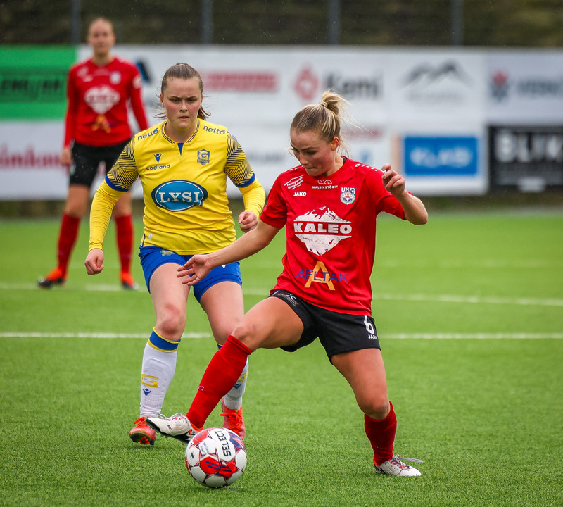 Anna Pálína tæklaði dómara.