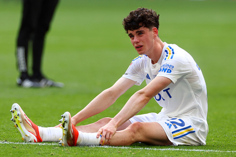 Archie Gray sár og svekktur eftir tapið á Wembley.
