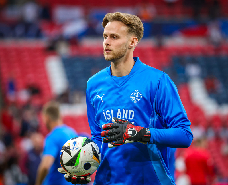 24 ára og hefur verið hjá Midtjylland síðan 2018.