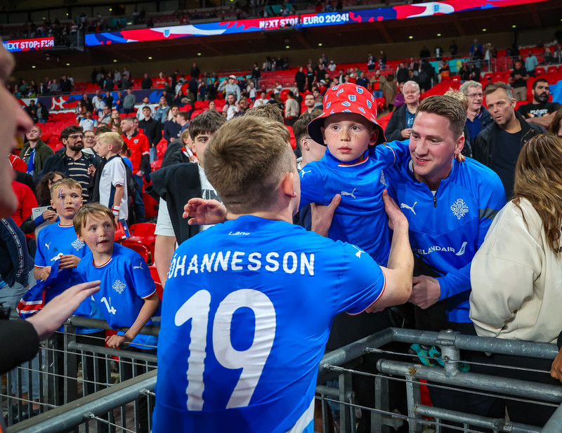 Gæslan bannaði Ísaki að fá son Ingimars inn á völl - gaf honum treyju í staðinn