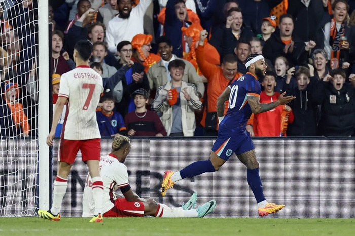 Memphis Depay með höfuðbandið umtalaða